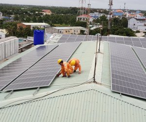 Giải đáp thắc mắc: Vì sao nên lắp đặt điện mặt trời cho nhà xưởng?